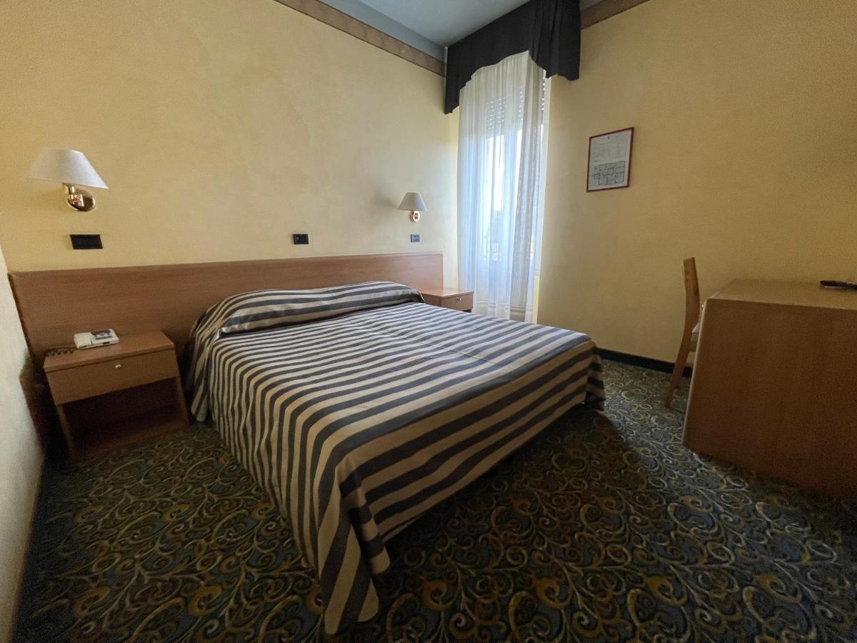 Hotel Giardinetto Десенцано дел Гарда Екстериор снимка