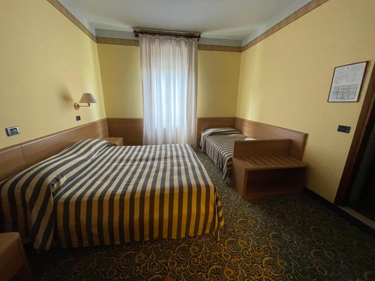 Hotel Giardinetto Десенцано дел Гарда Екстериор снимка