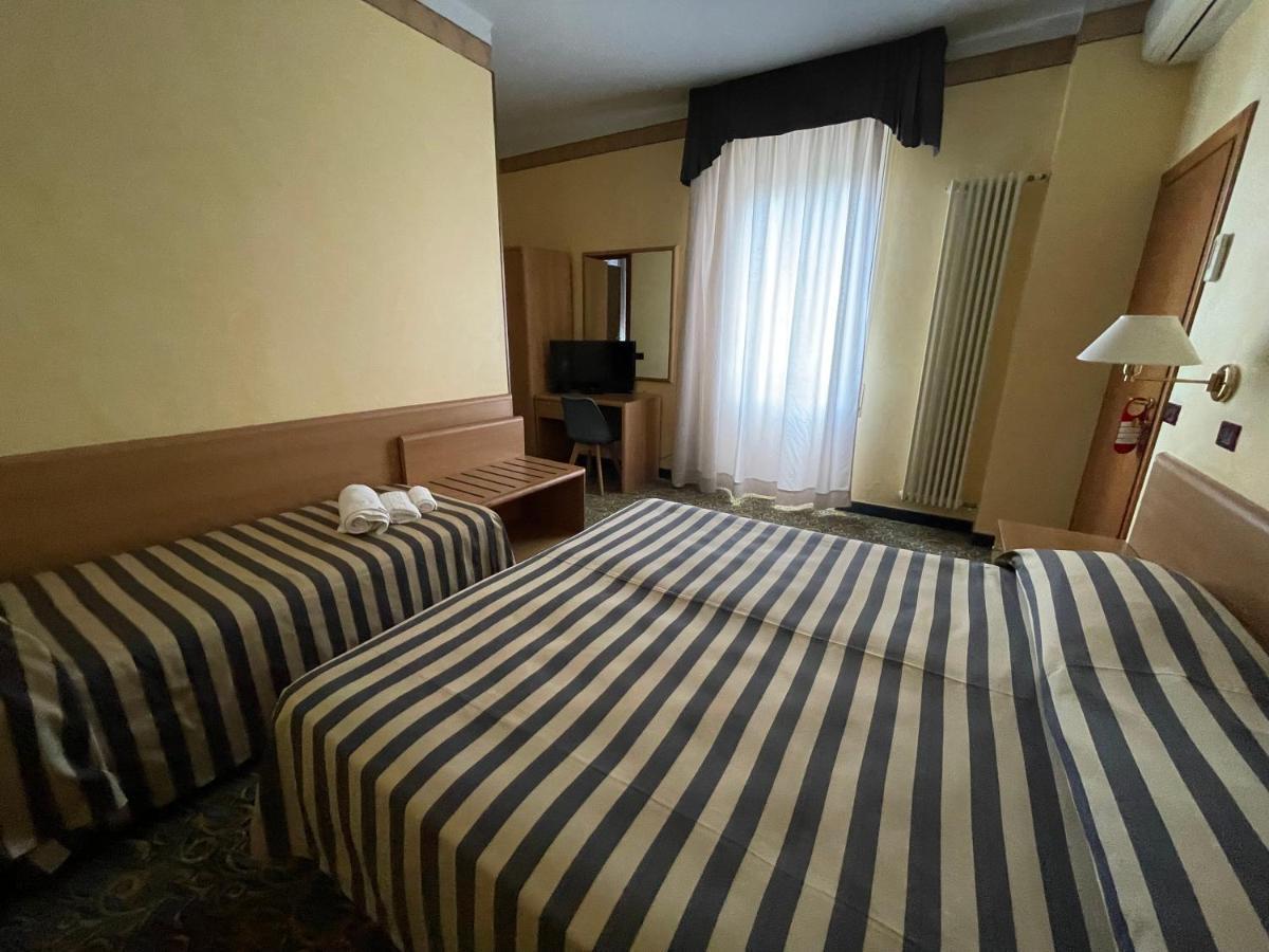Hotel Giardinetto Десенцано дел Гарда Екстериор снимка