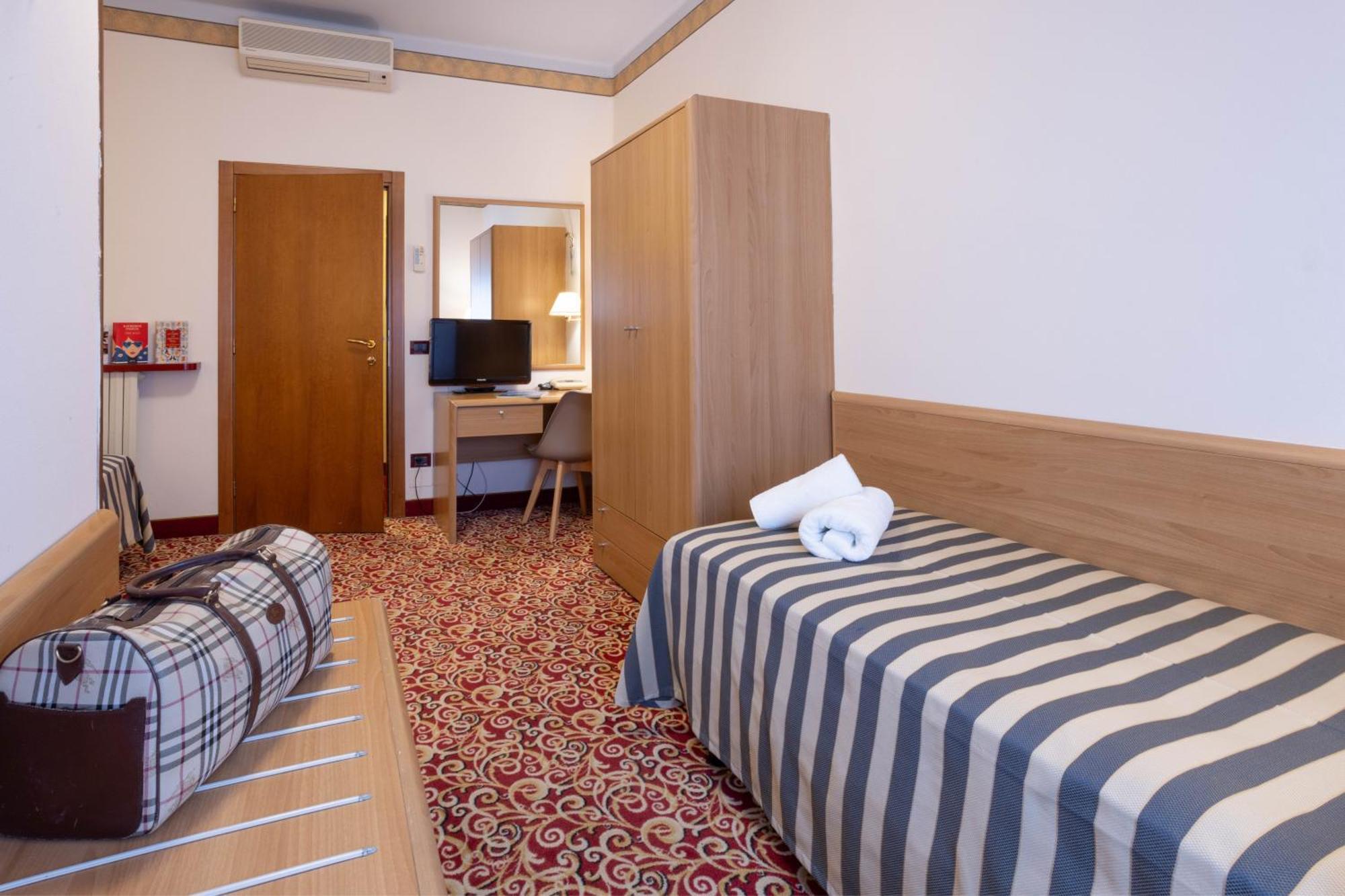 Hotel Giardinetto Десенцано дел Гарда Екстериор снимка