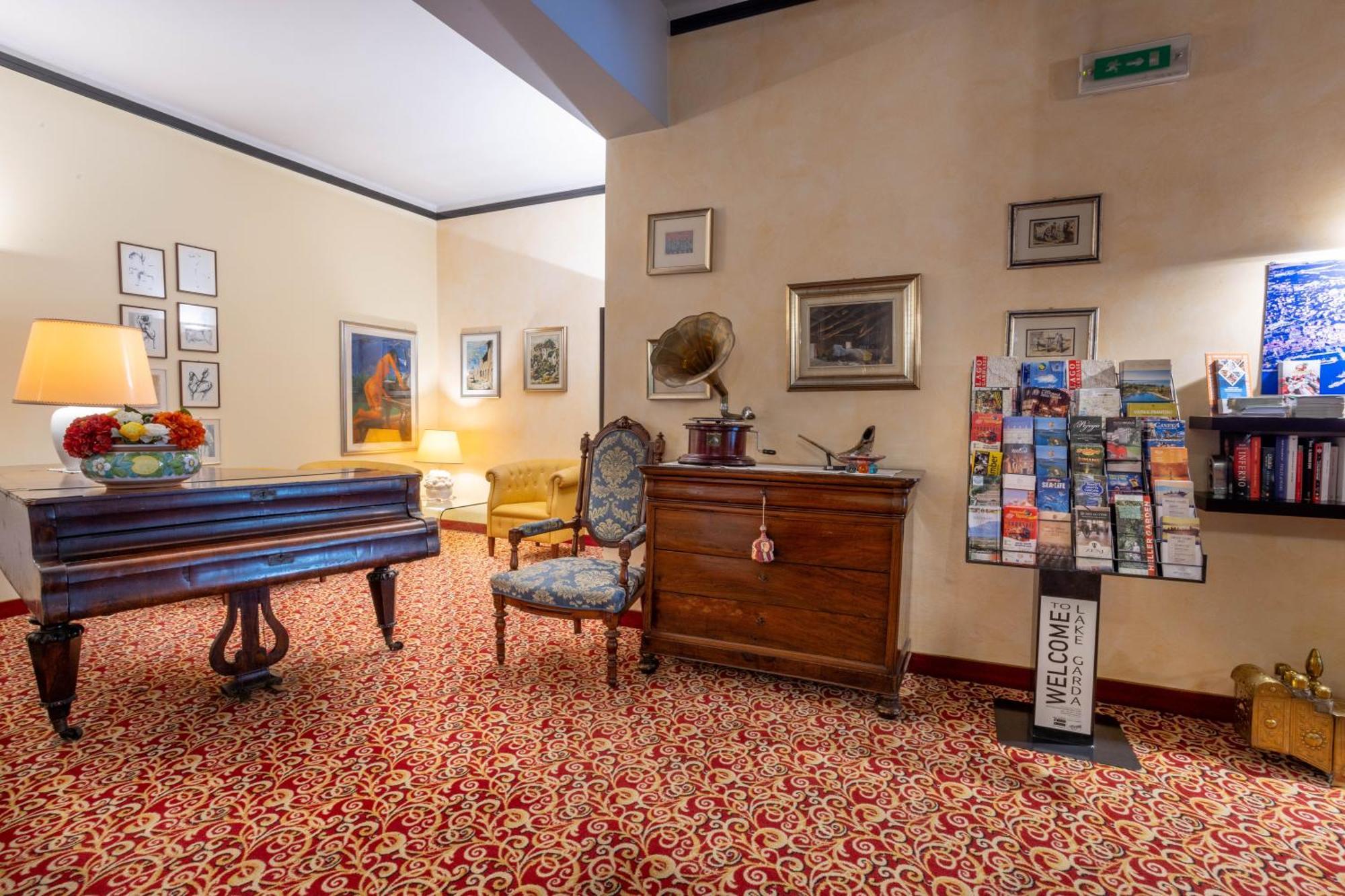 Hotel Giardinetto Десенцано дел Гарда Екстериор снимка