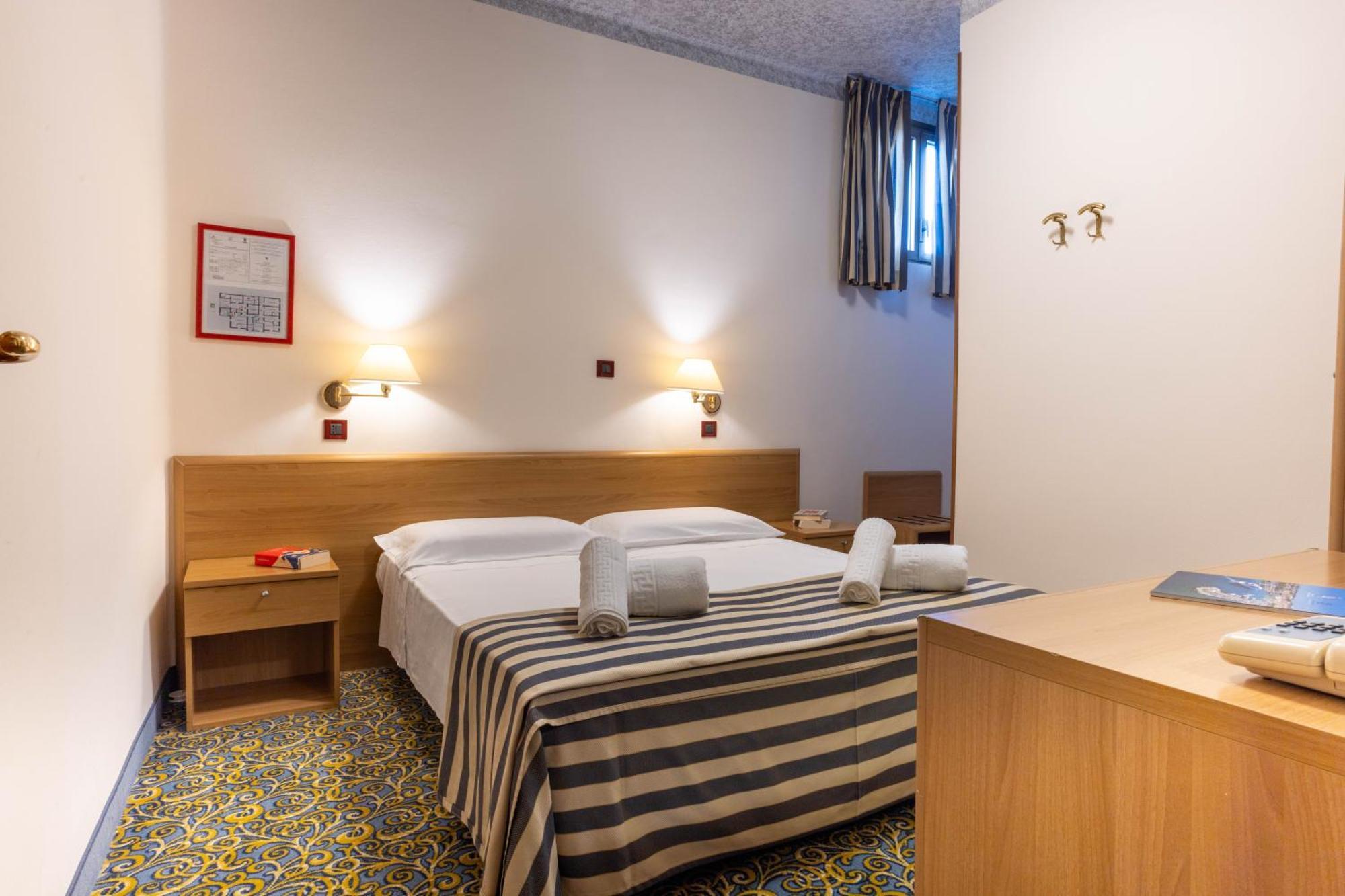Hotel Giardinetto Десенцано дел Гарда Екстериор снимка