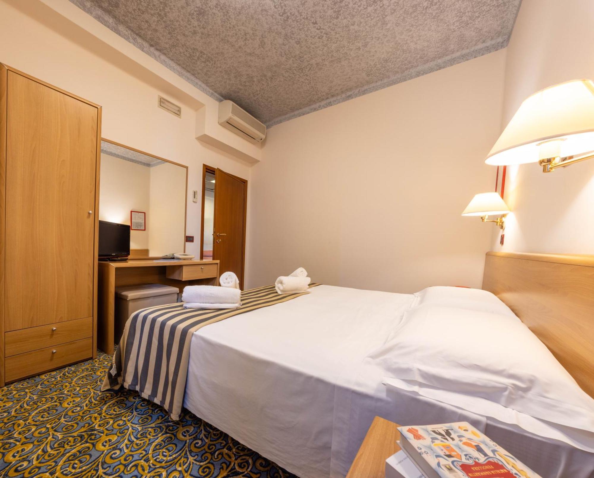 Hotel Giardinetto Десенцано дел Гарда Екстериор снимка