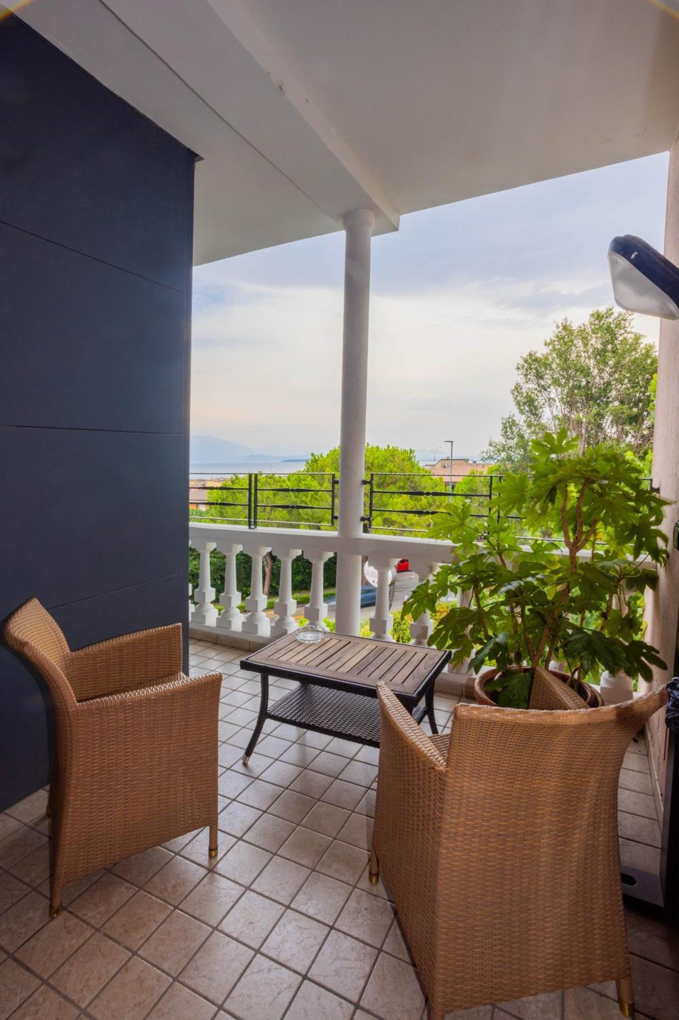 Hotel Giardinetto Десенцано дел Гарда Екстериор снимка