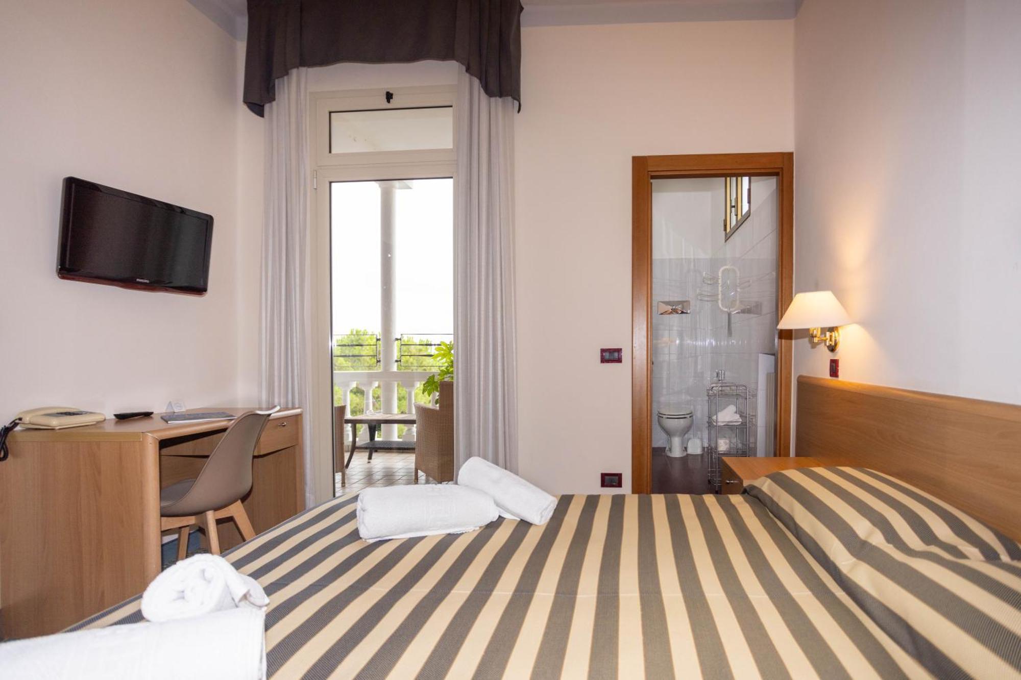 Hotel Giardinetto Десенцано дел Гарда Екстериор снимка