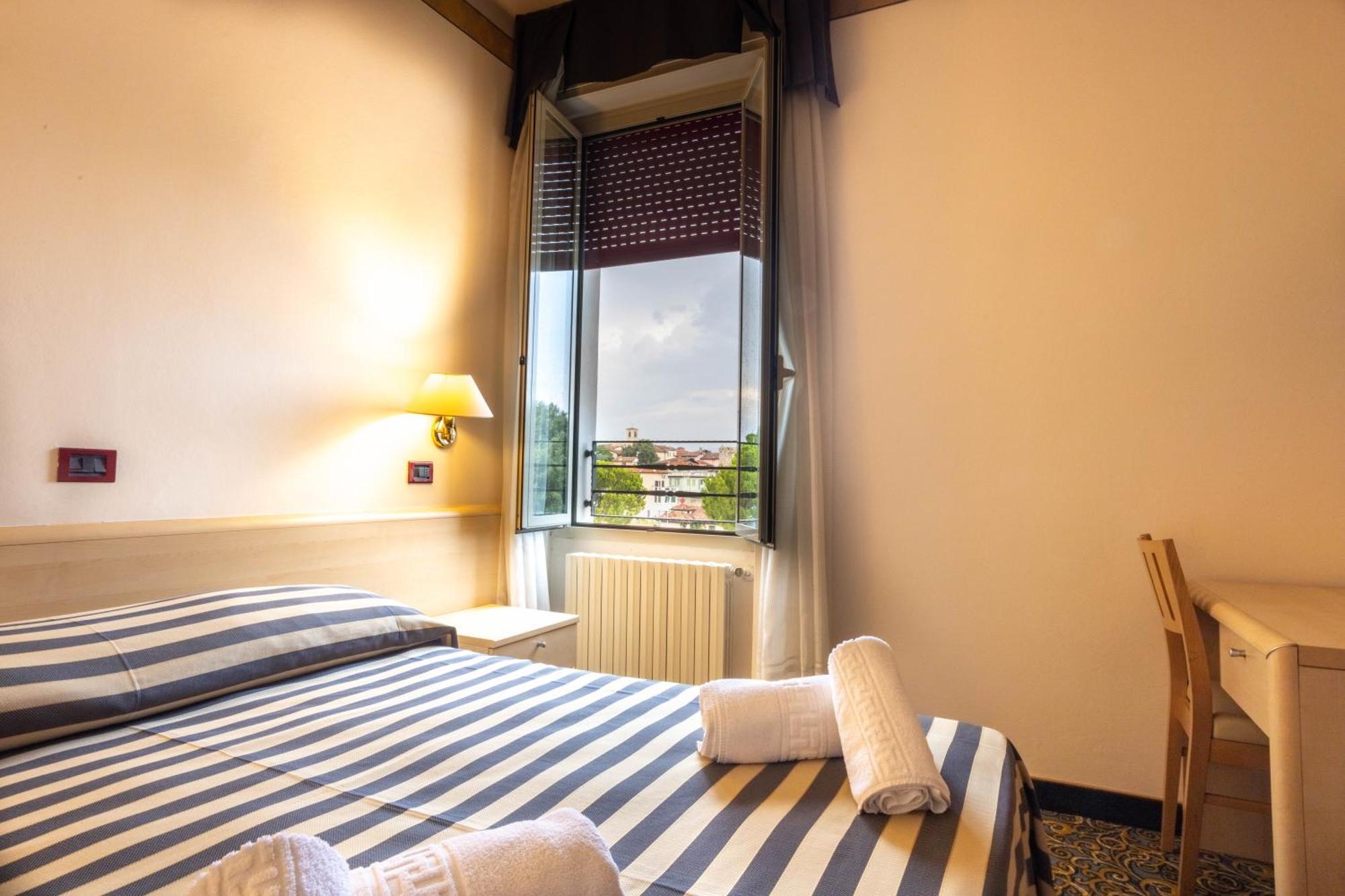 Hotel Giardinetto Десенцано дел Гарда Екстериор снимка