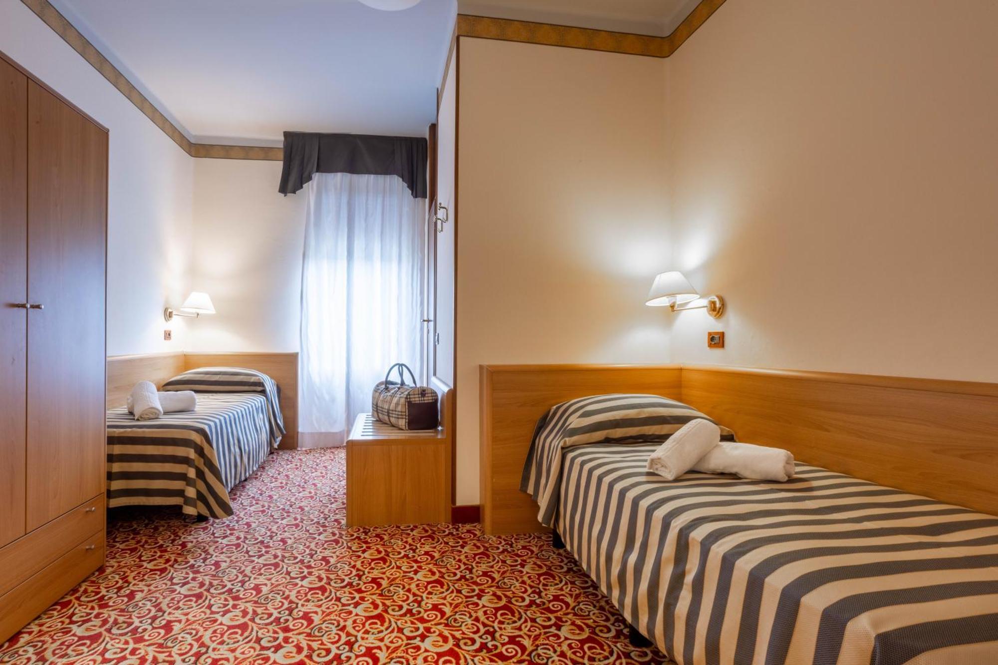 Hotel Giardinetto Десенцано дел Гарда Екстериор снимка