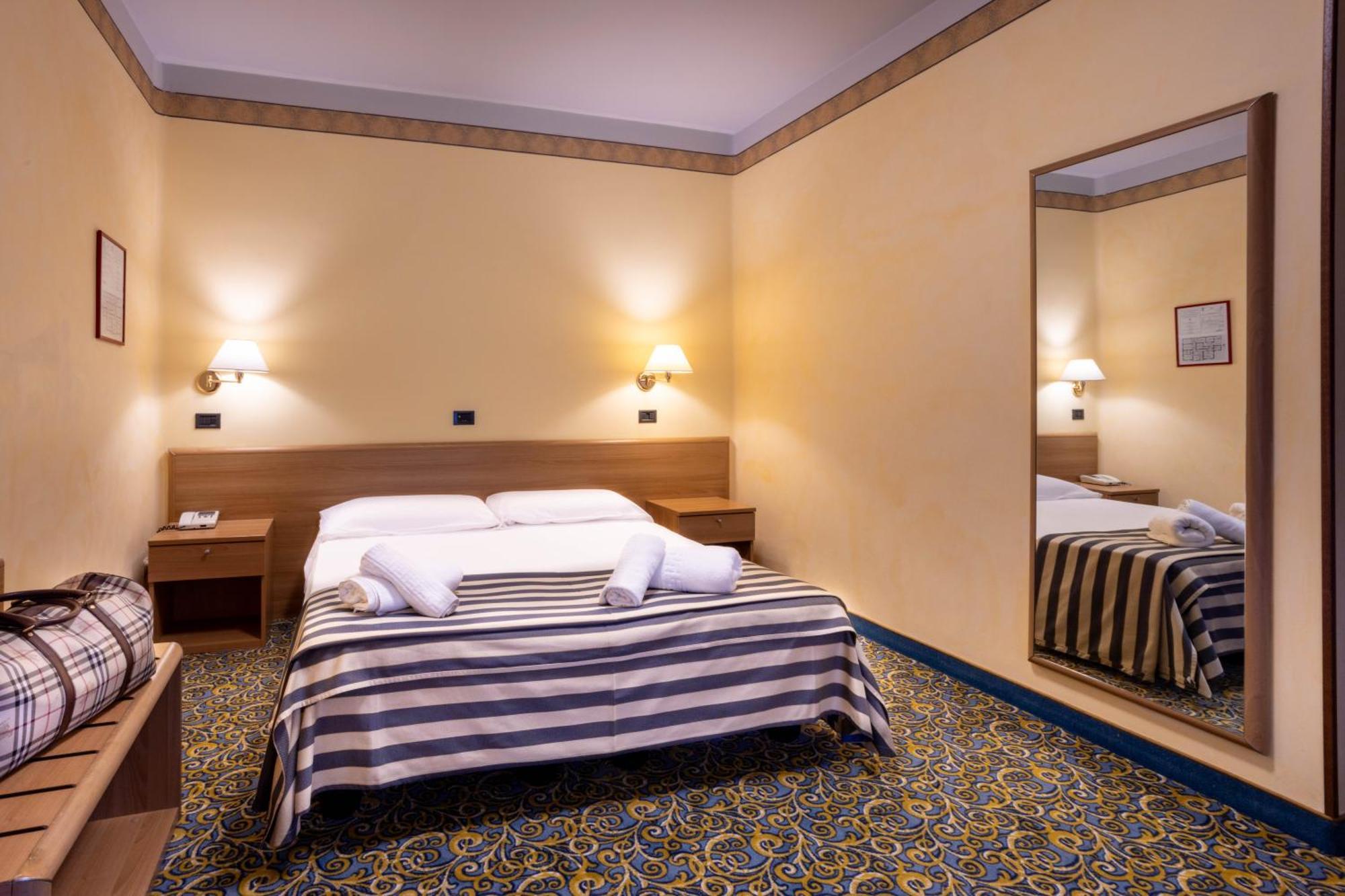 Hotel Giardinetto Десенцано дел Гарда Екстериор снимка