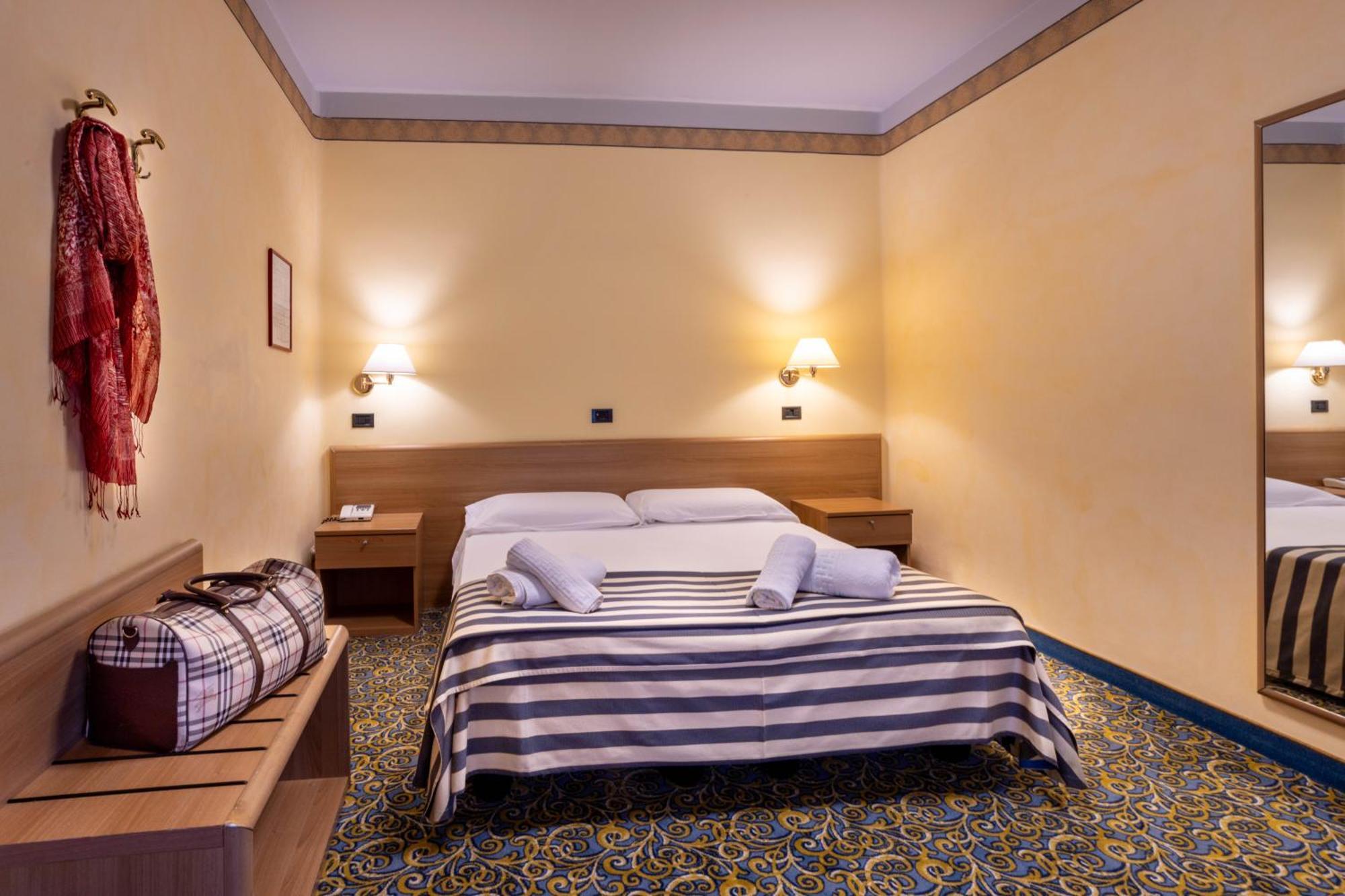 Hotel Giardinetto Десенцано дел Гарда Екстериор снимка