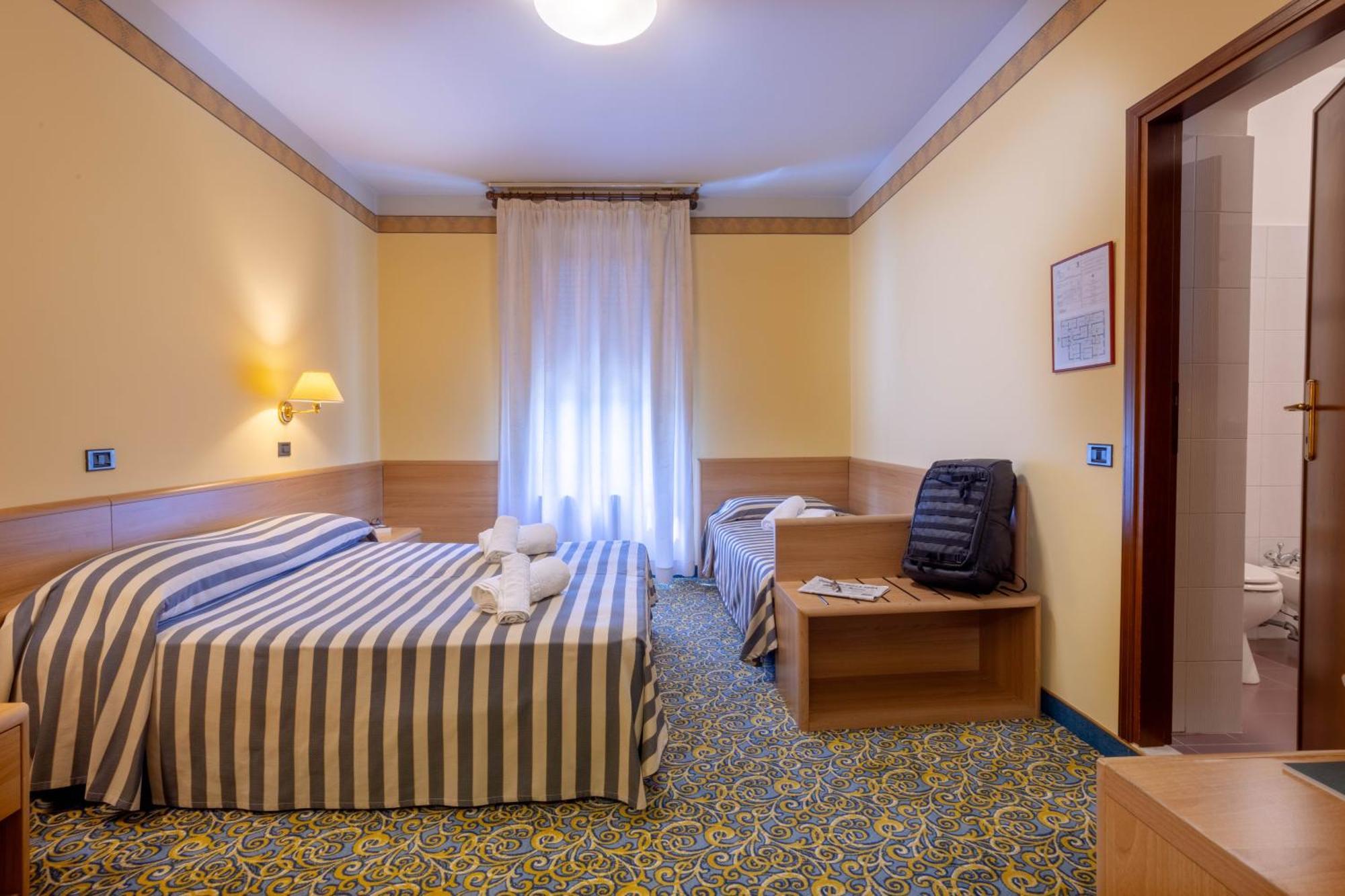Hotel Giardinetto Десенцано дел Гарда Екстериор снимка