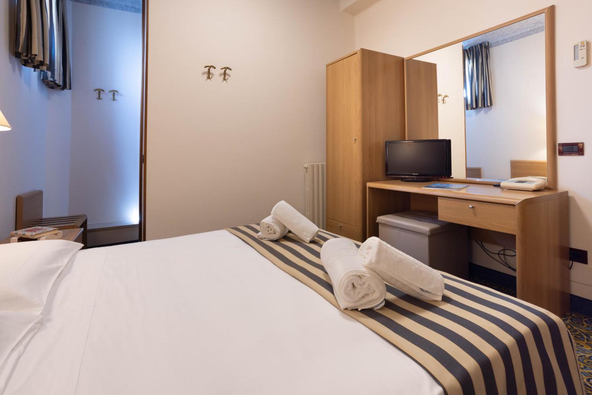 Hotel Giardinetto Десенцано дел Гарда Екстериор снимка