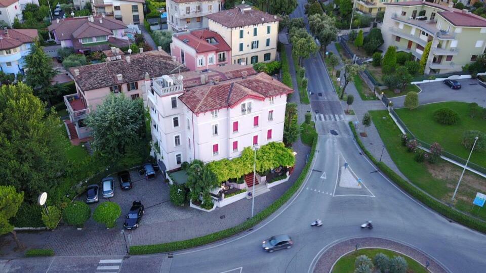 Hotel Giardinetto Десенцано дел Гарда Екстериор снимка