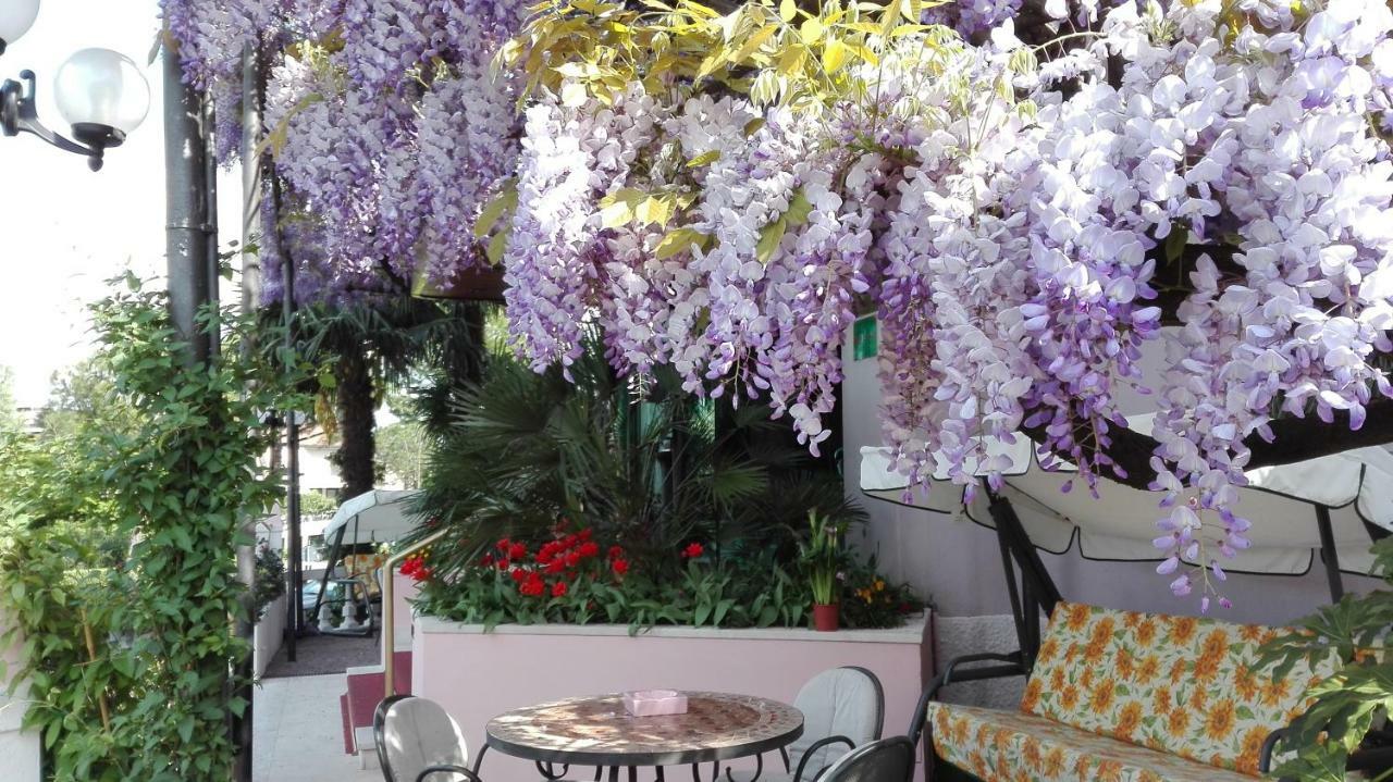 Hotel Giardinetto Десенцано дел Гарда Екстериор снимка