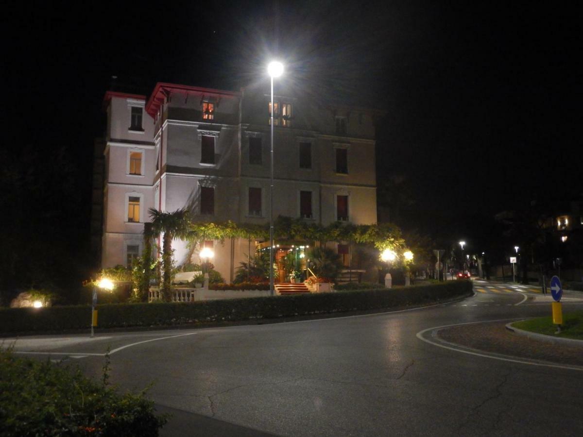 Hotel Giardinetto Десенцано дел Гарда Екстериор снимка